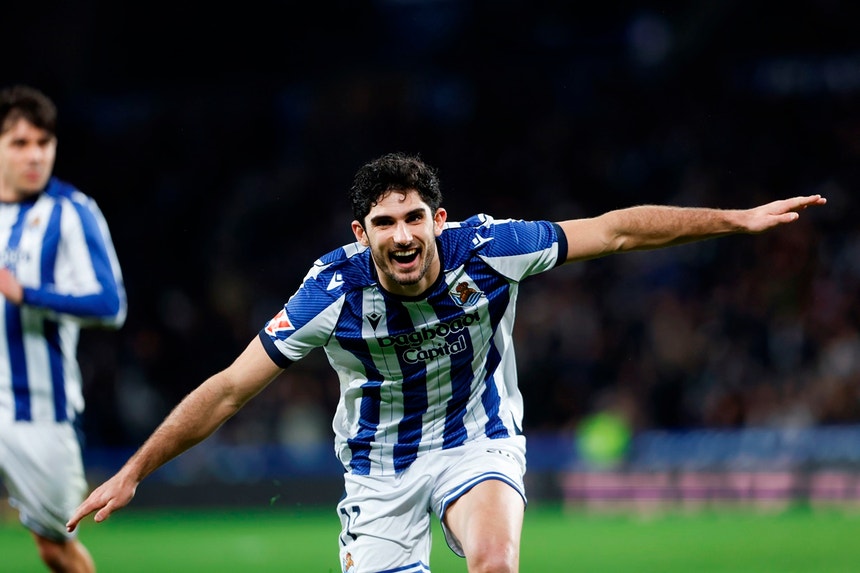 Imagem de Gonçalo Guedes marca na vitória da Real Sociedad sobre o líder FC Barcelona