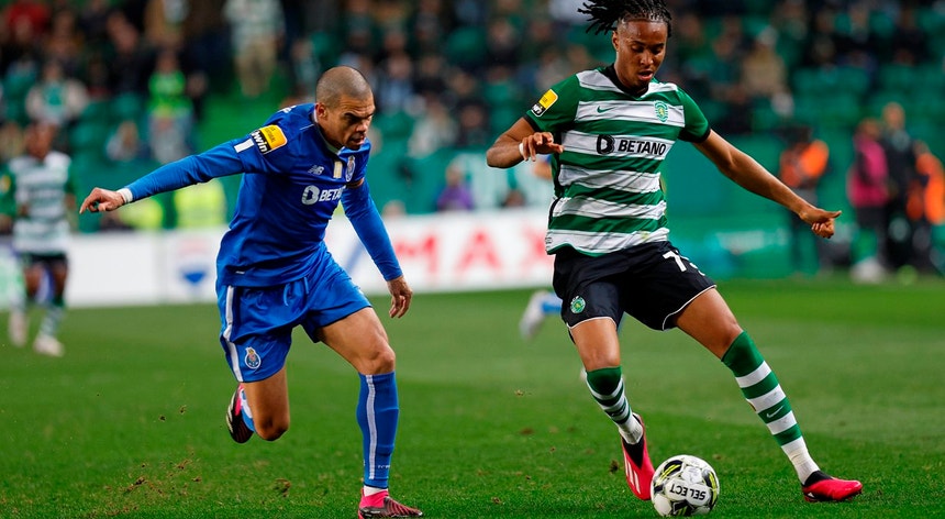 Youssef Chermiti num desafio contra FC Porto
