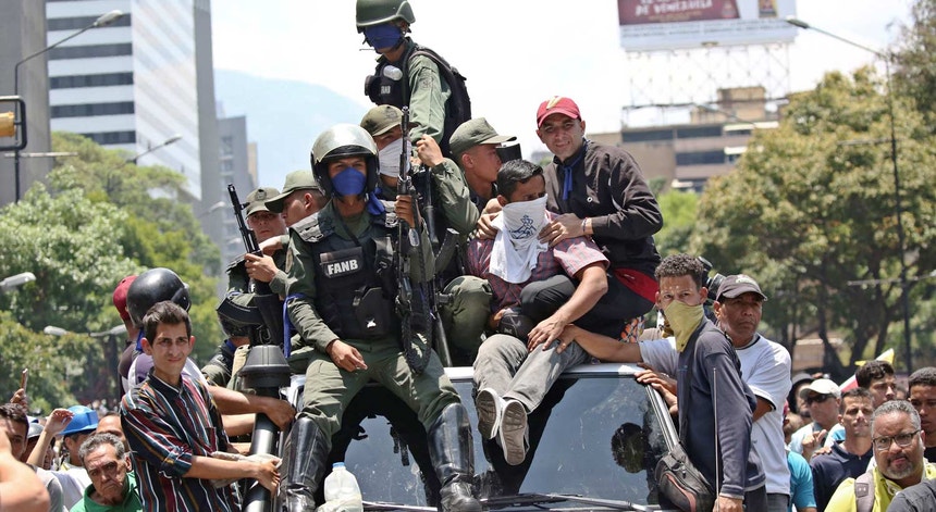De acordo com a ONG venezuelana Provea, já morreram 55 pessoas em manifestações no país desde o início do ano
