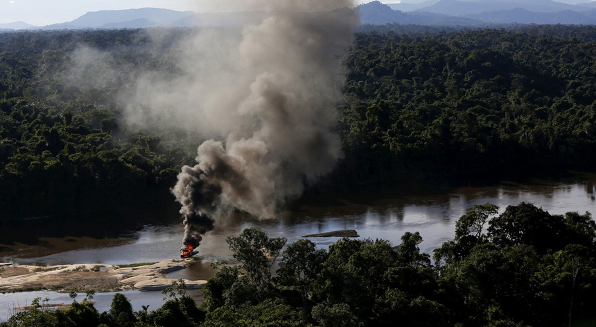 Há décadas que esta atividade tem vindo a aumentar os níveis de poluição da Amazónia

