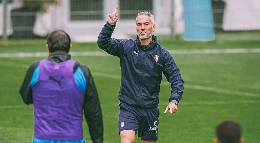 Carlos Vicens quer evitar últimos erros defensivos