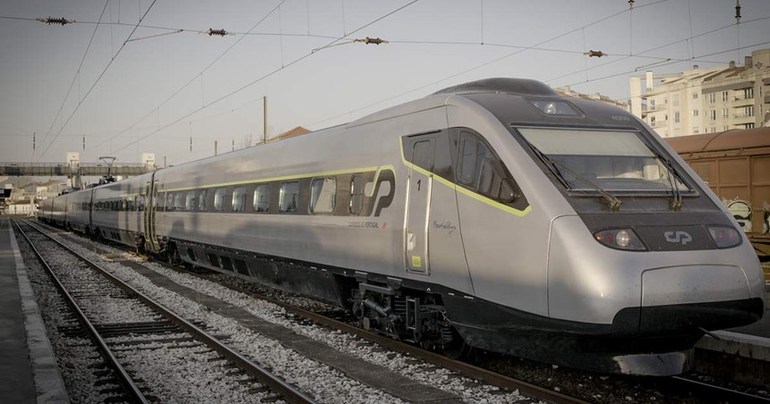 A linha ferroviária de alta velocidade arranca hoje no papel
