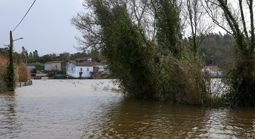 Imagem de Vale da Pedra socorre vizinhos de Valada do Ribatejo