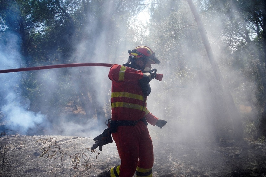 Imagem ilustrativa: Bombeiros combatem fogos perto de Madrid antes de agravamento de condições mete