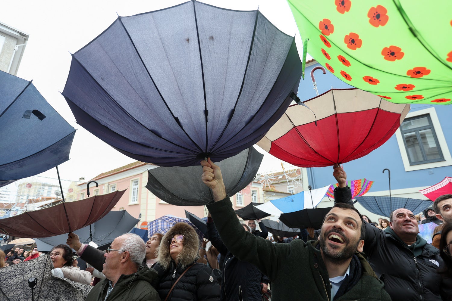 Media runs live coverage, galleries and campaign analyses