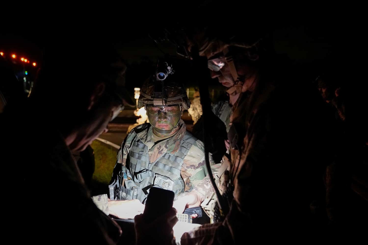 EUA e dez pa�ses do sudeste da �sia iniciam exerc�cios navais sem precedentes