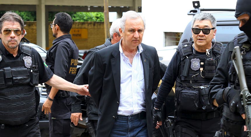 O criador de gado, José Carlos Lumbai, a ser detido pela Polícia Federal Rodolfo Buhrer - Reuters