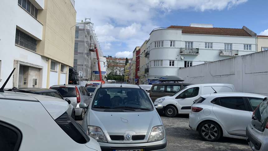 Moradores fazem petição para retirar carros do Beco da Tv. Artur Lamas