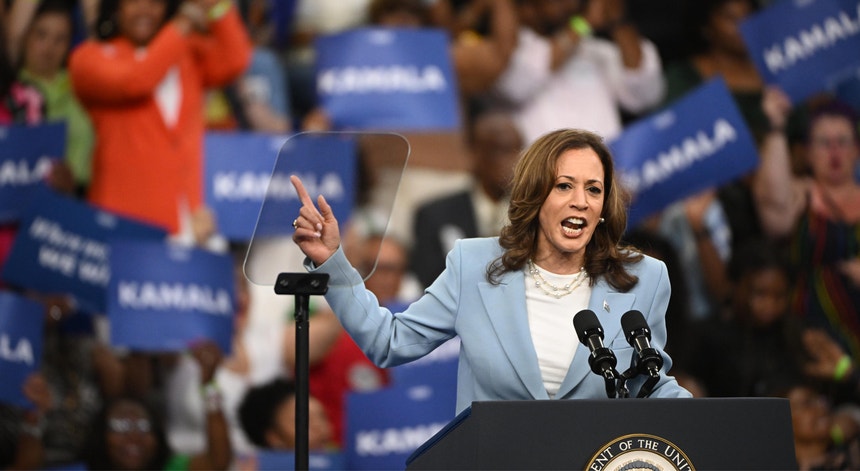 Kamala Harris é oficialmente a candidata democrata às presidenciais dos EUA
