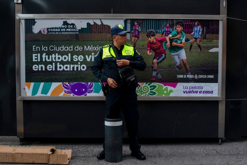 Imagem de Veículo avançou contra multidão no México causando vários feridos
