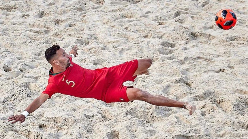 Jordan Santos eleito melhor jogador do mundo de futebol de praia