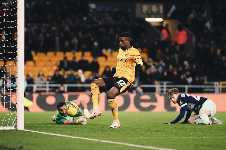 Nelson Semedo marcou o primeiro golo dos "lobos"
