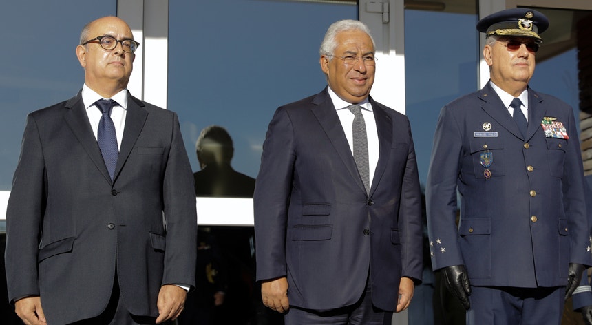 António Costa rejeitou que o ministro da Defesa constitua nesta altura "um problema"
