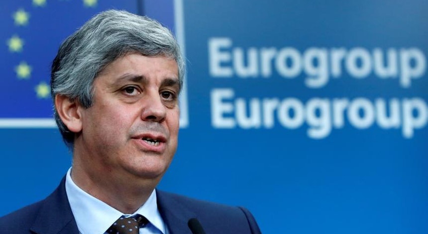 A Grécia espera receber hoje a luz verde do Eurogrupo para a conclusão do seu terceiro resgate
