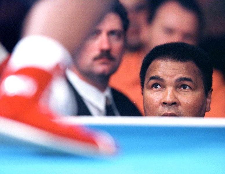  Muhammad Ali e a esposa na assist&ecirc;ncia de um combate da filha, em 2005 