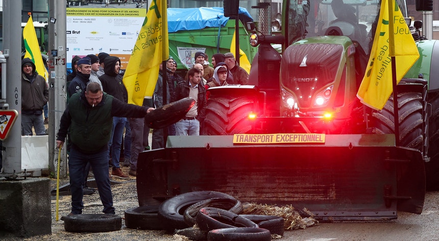 Os agricultores bloquearam acessos no coração de Bruxelas
