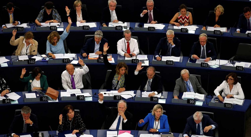 Parlamento Europeu aprova a instauração de um procedimento disciplinar à Hungria
