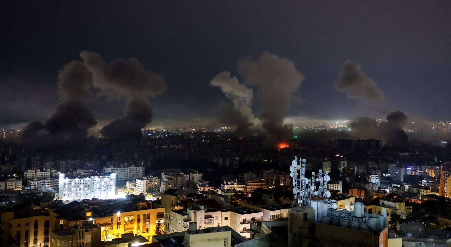 Israel lança ataque "em grande escala" no Líbano e diz estar preparado para continuar a guerra "pelo tempo que for necessário"