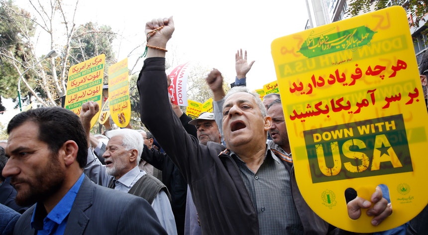 Milhares de iranianos assinalam este domingo os 39.º aniversário da tomada da embaixada norte-americana em Teerão, durante a Revolução Islâmica
