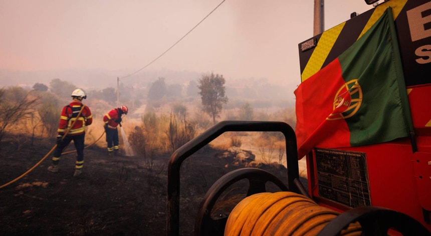 Incêndio de Valpaços dado como dominado mas com reativações