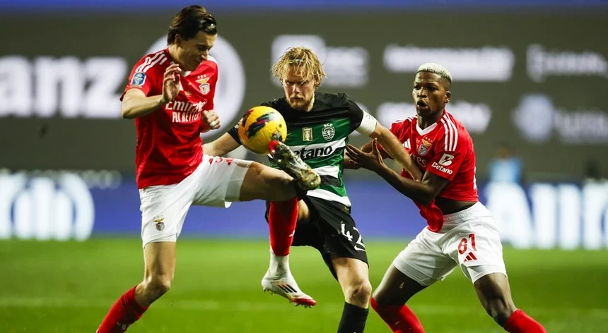 Imagem de Sporting obrigado a bater invencível Benfica com FC Porto atento