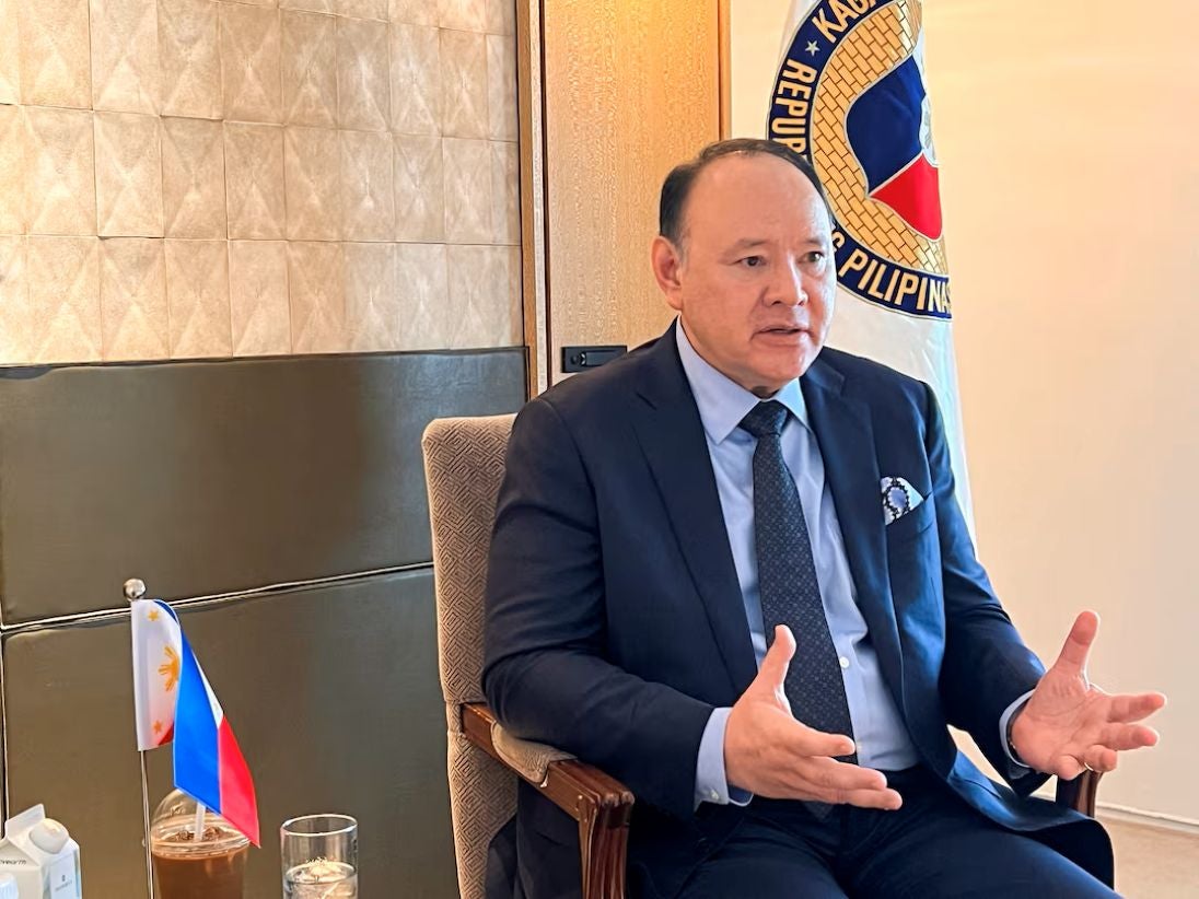 China sanciona ministro da Defesa filipino por "pr