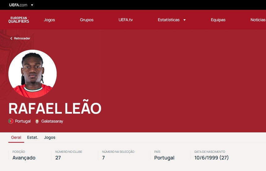 Imagem de Rafael Leão alinha com camisola 7 da seleção portuguesa frente à Dinamarca