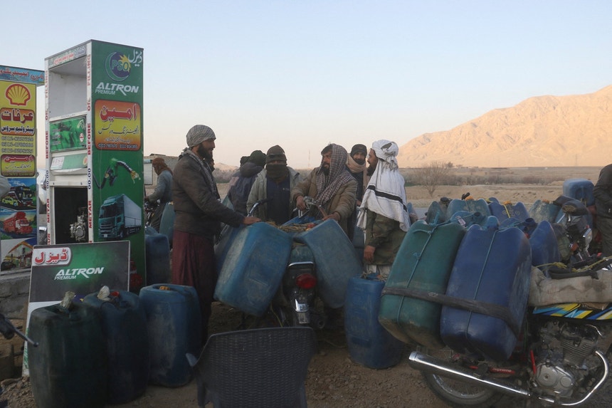 Imagem de Cotação do petróleo sobe acima de 100 dólares apesar do recurso a reservas