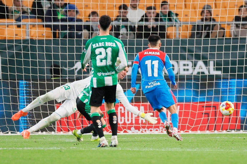 Atlético de Madrid bate Betis e atinge facilmente meias-finais da Taça do Rei