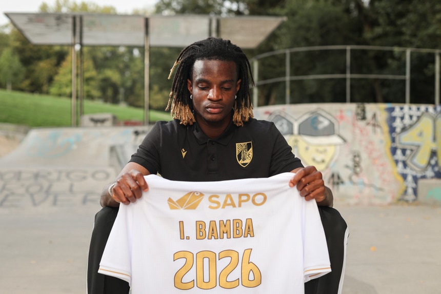 Ibrahima Bamba renovou o contrato que o liga ao Vitória de Guimarães por mais um ano
