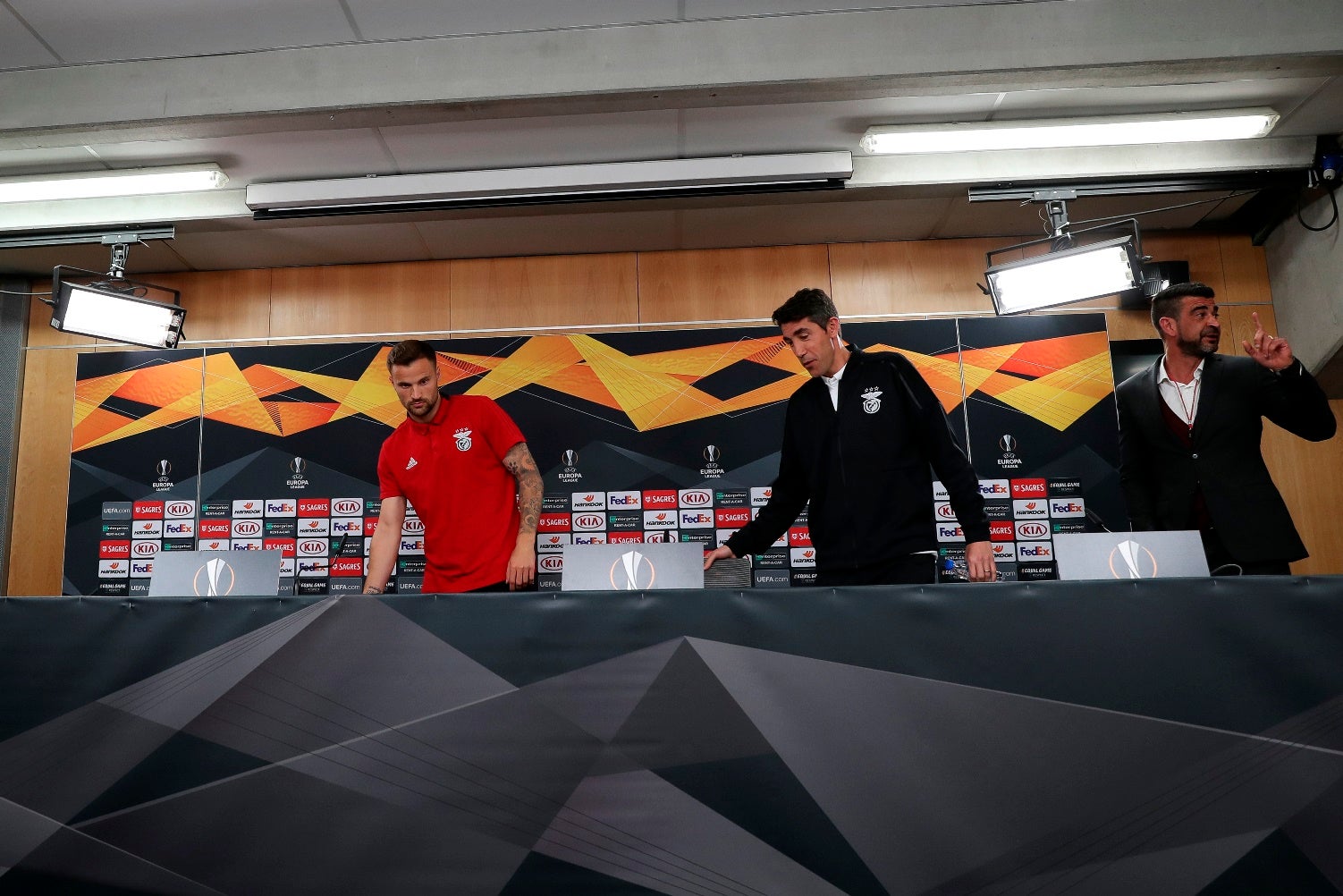 Bruno Lage antev� o Benfica-Eintracht Frankfurt para a Liga Europa