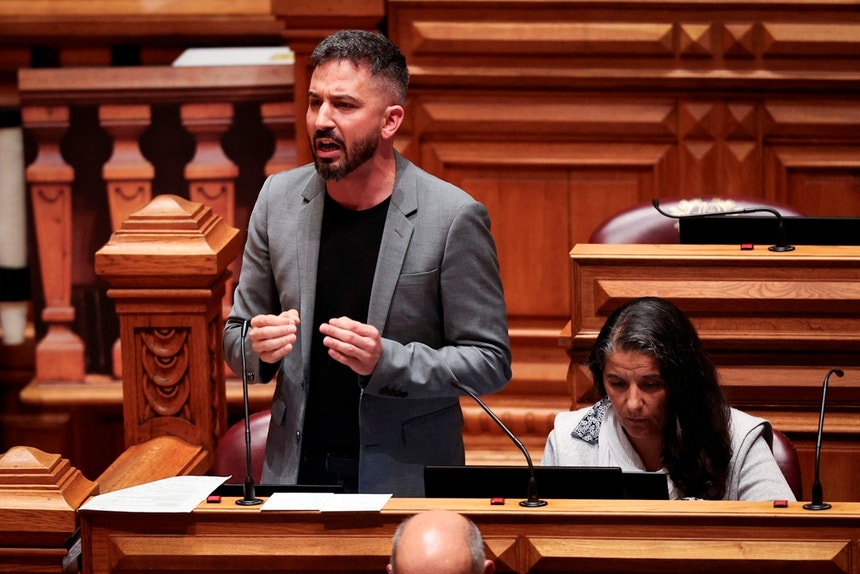 "Apanhado no Parlamento". Fabian Figueiredo denuncia e pede inquérito após vídeo publicado por Ventura