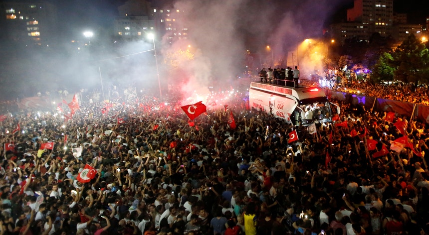 A eleição na grande metrópole de Istambul foi repetida três meses após as municipais de 31 de março
