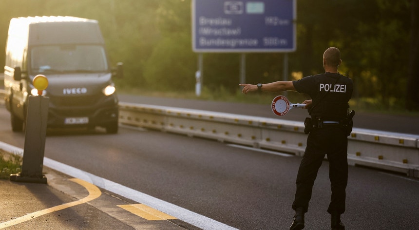 Deutschland verstärkt die Grenzkontrollen zu Polen und Tschechien