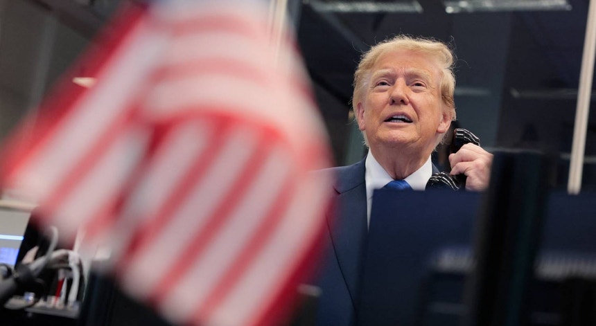 Imagem de Trump promete responder "com força" aos ataques iranianos no Médio Oriente