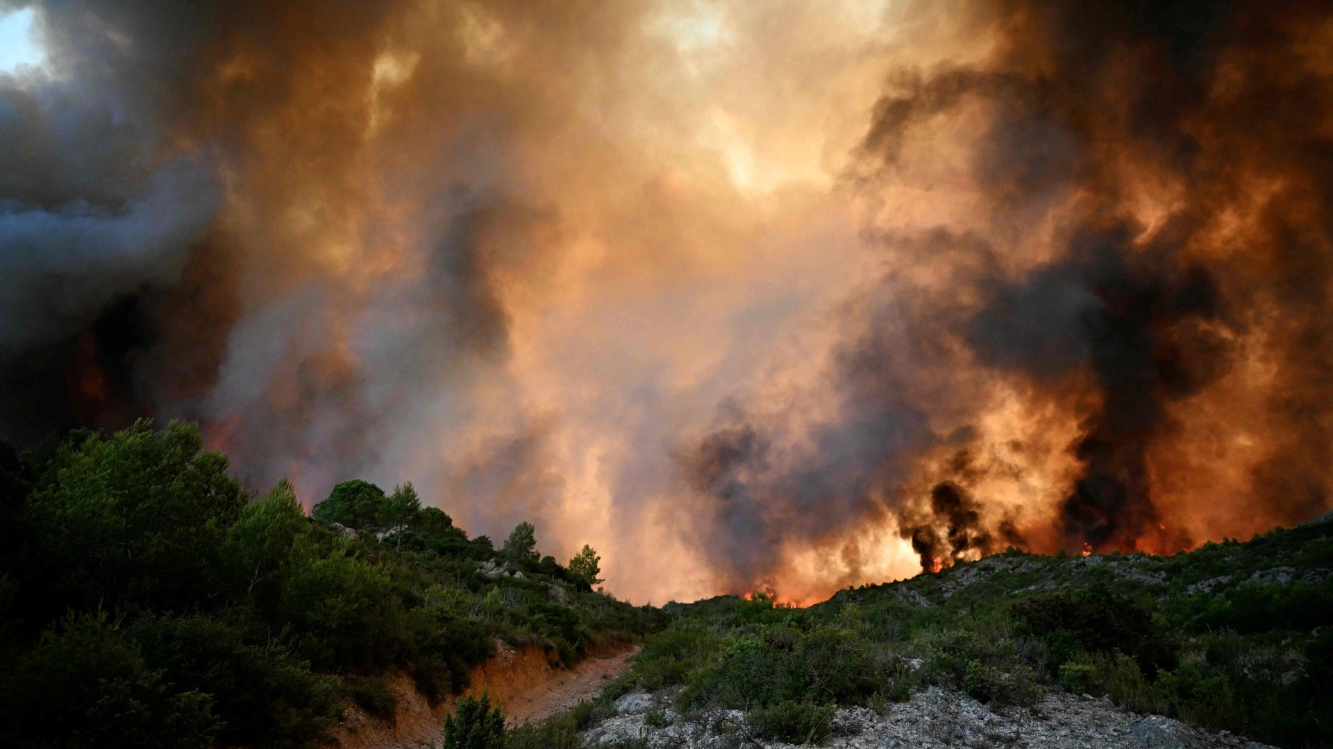 Quase 200 prisões em França relacionadas com incêndios desde o início do verão