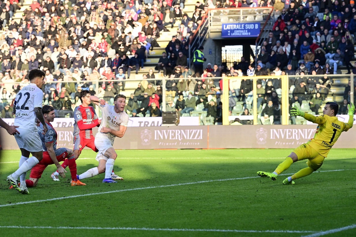 Nápoles regressa às vitórias e sobe ao segundo lugar provisório da Liga italiana