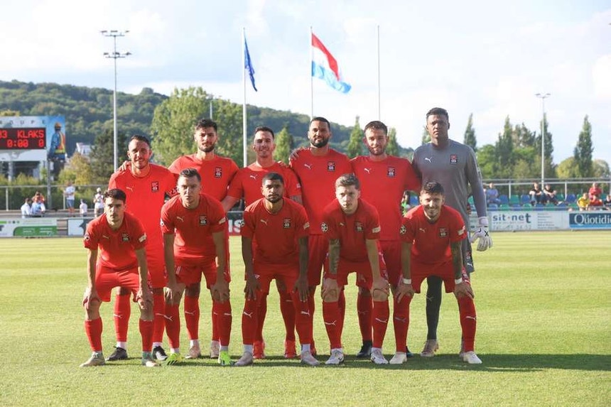 A equipa treinada pelo português Pedro Resende está fora da "Champions"
