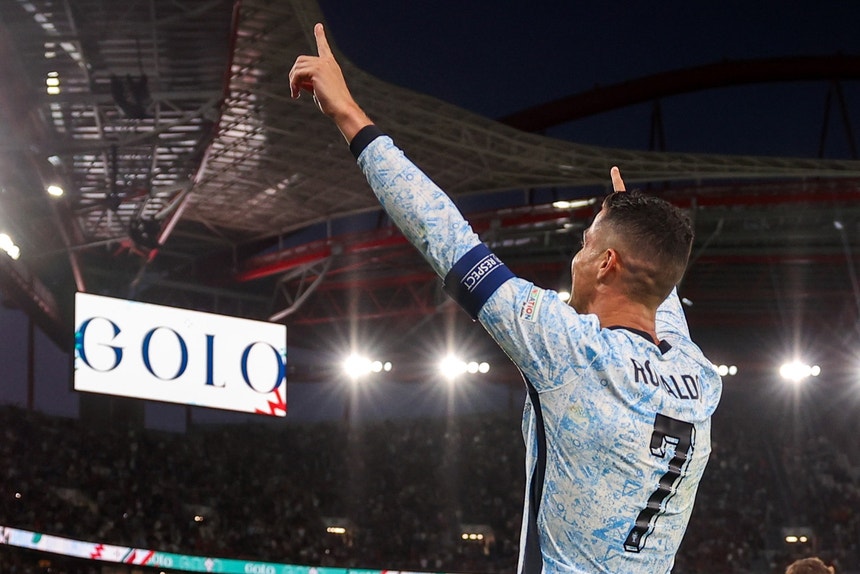 O Estádio da Luz aplaudiu o golo 900 da carreira de Cristiano Ronaldo
