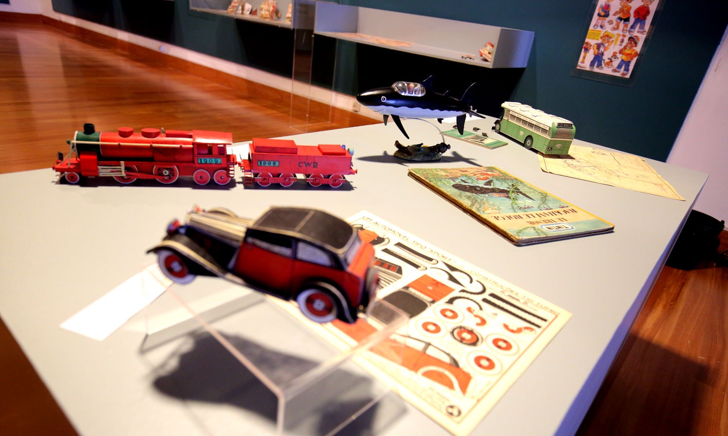  No ano de 1936, O Mosquito marca um novo patamar com a Torre de Bel&eacute;m e o jogo dos combates, constru&ccedil;&otilde;es de armar de Ant&oacute;nio Velez que rivalizaram em import&acirc;ncia com o edif&iacute;cio do Di&aacute;rio de Not&iacute;cias e o mosteiro de Le&ccedil;a do Balio, do Diabrete. 