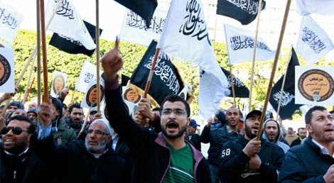 Os partidos islamitas protestaram dia 24 de janeiro contra a nova Constituição tunisina mas esta acabou por ser aprovada no dia seguinte por larga maioria (Reuters)