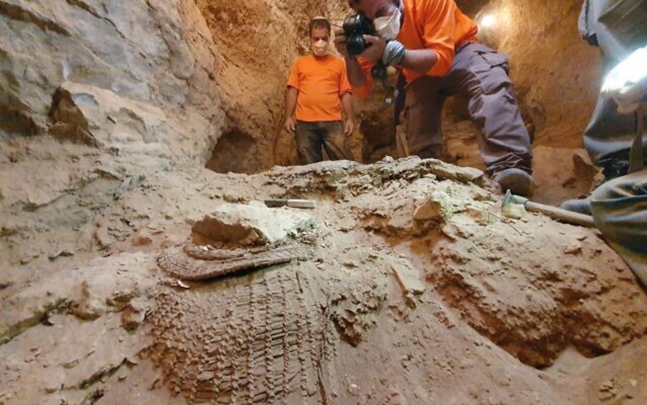  Cesta encontrada na Caverna Muraba'at | Yoli Schwartz - Autoridade de Antiguidades de Israel 