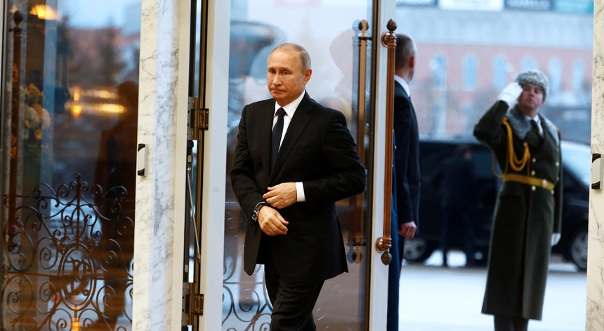 Vladimir Putin tem oscilado entre os cargos de primeiro-ministro e Presidente da Rússia desde 1999
