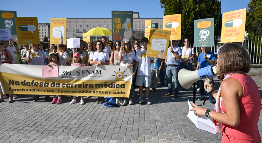 Joana Bordalo e Sá invocou a "inflexibilidade do Ministério da Saúde de Ana Paula Martins em negociar condições dignas para os médicos no SNS"
