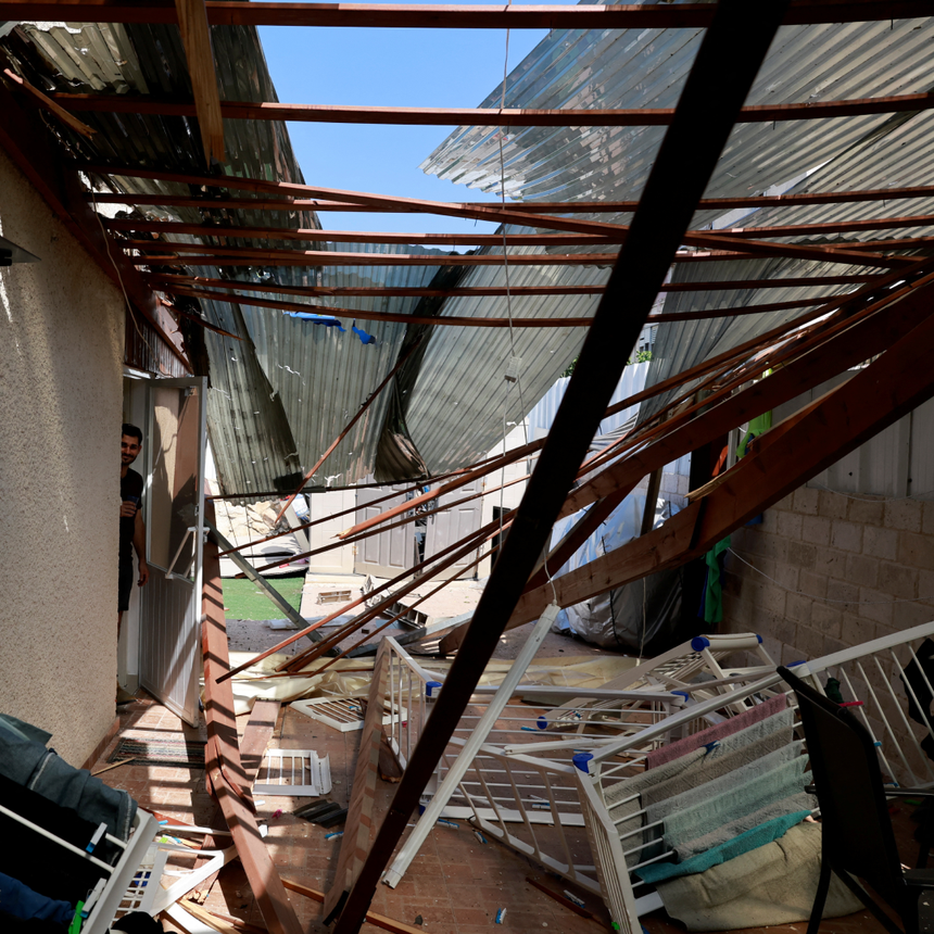 Edifício residencial destruído pelo ataque do Hezbollah contra Israel
