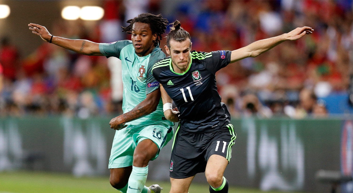  Carl Recine - Reuters 