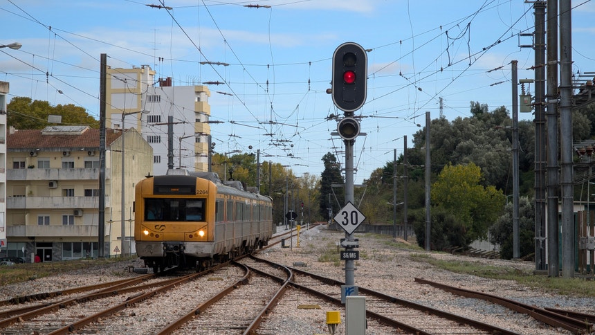 Imagem de "Falta passar do papel à prática" na ferrovia. Hitachi Rail pede "previsibilidade" no setor