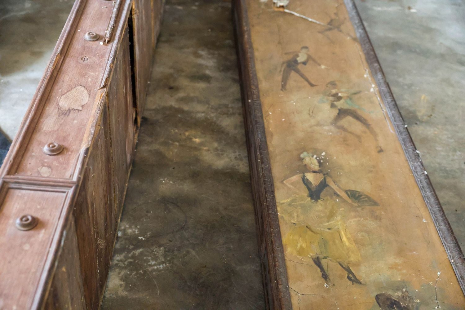 Descobertas duas pilastras pintadas por Columbano Bordalo Pinheiro no Caramulo
