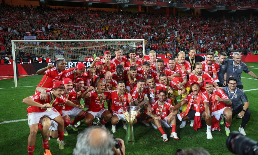 Benfica wacht zur Halbzeit auf und gewinnt den Superpokal