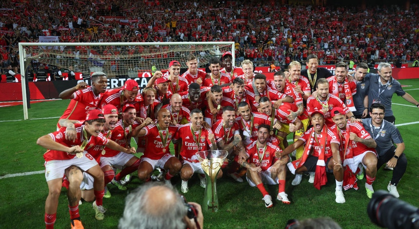 O Benfica conquistou o primeiro troféu em disputa na época que está a começar

